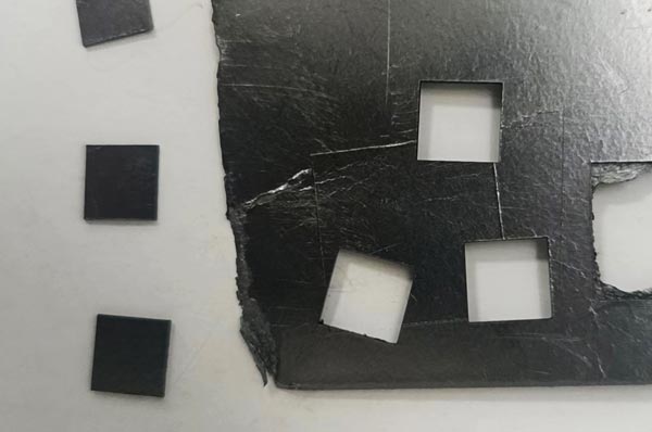 石墨片用什么切割呢？精密激光切割機(jī)！